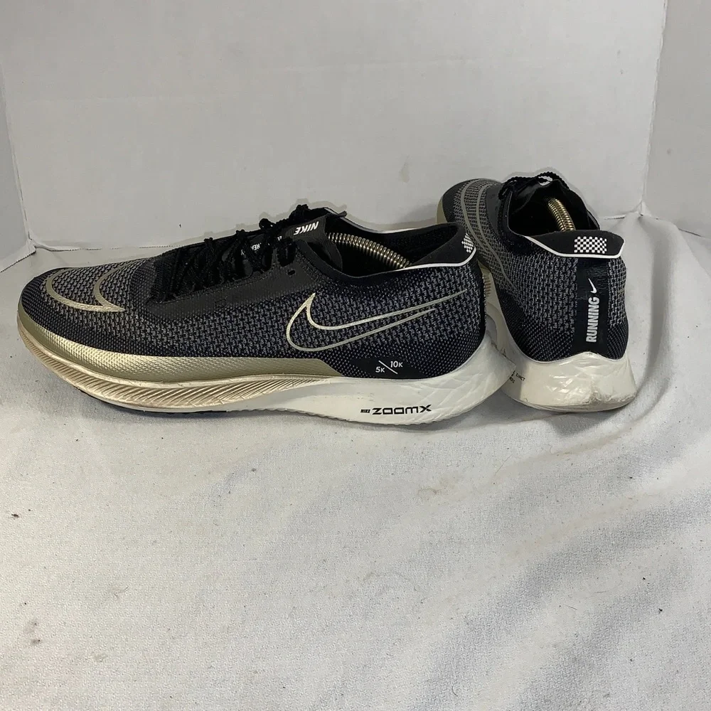 Nike Mens Streakfly Black/Metallic Gold Performance Running Shoes